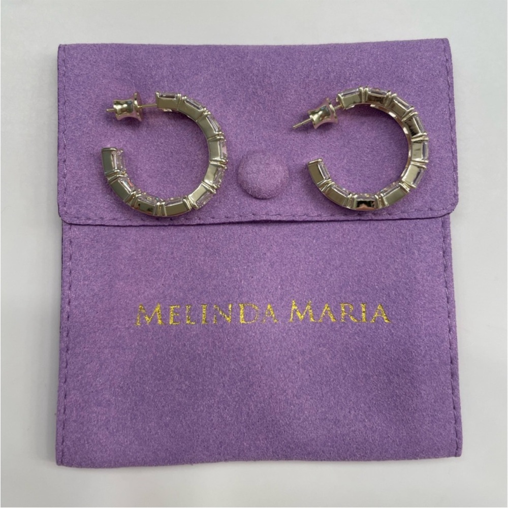 NWT Melinda Maria Gold “Queen’s Hoop 1” Earrings - Picture 3 of 10